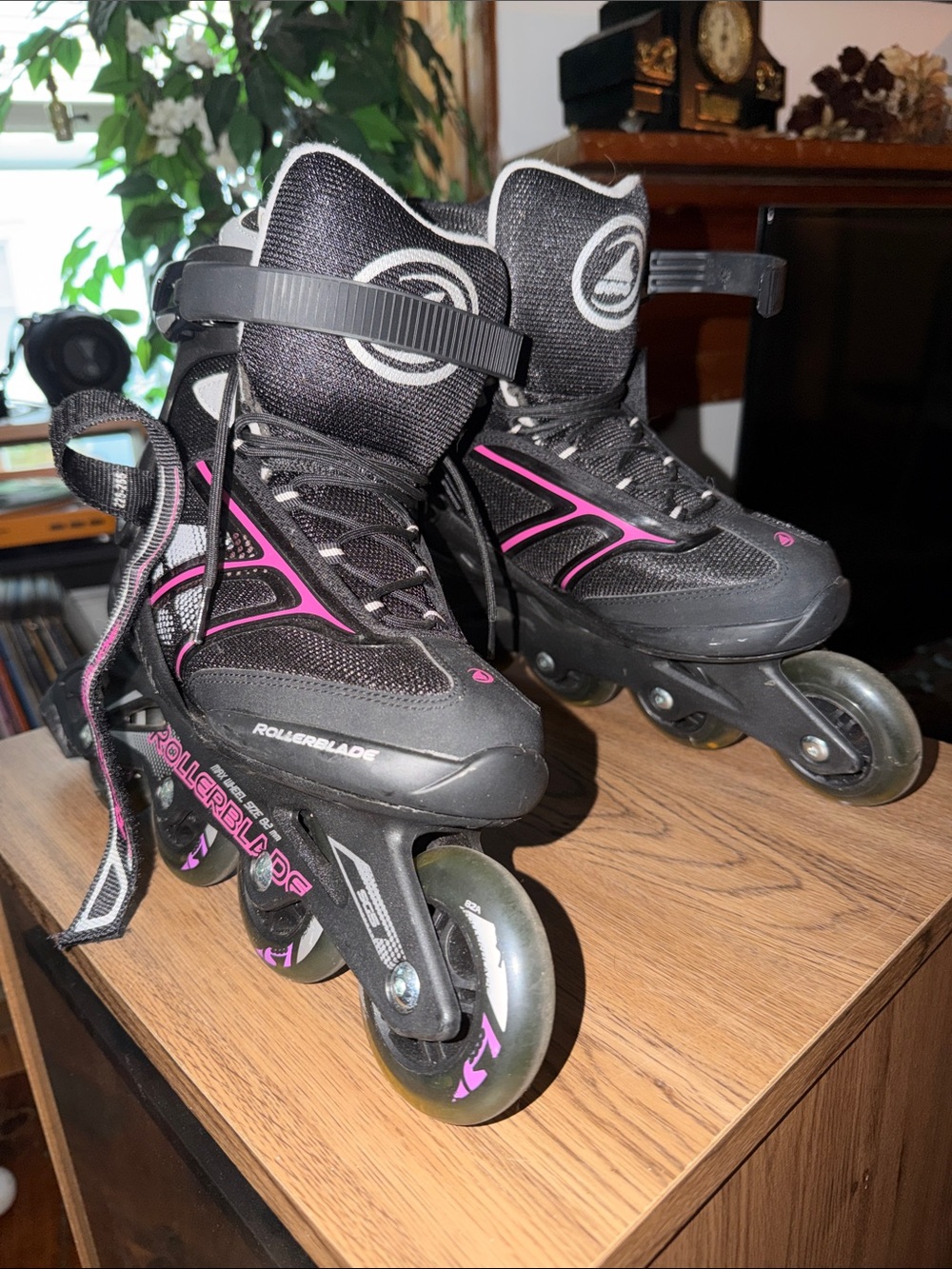 Women's US 8 - Black and Pink Inline Rollerskates